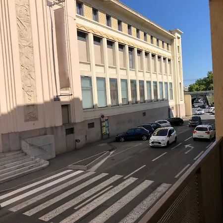 Tres Beau Pres Du Centre דירה נים